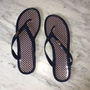 vineyard vines flip flops